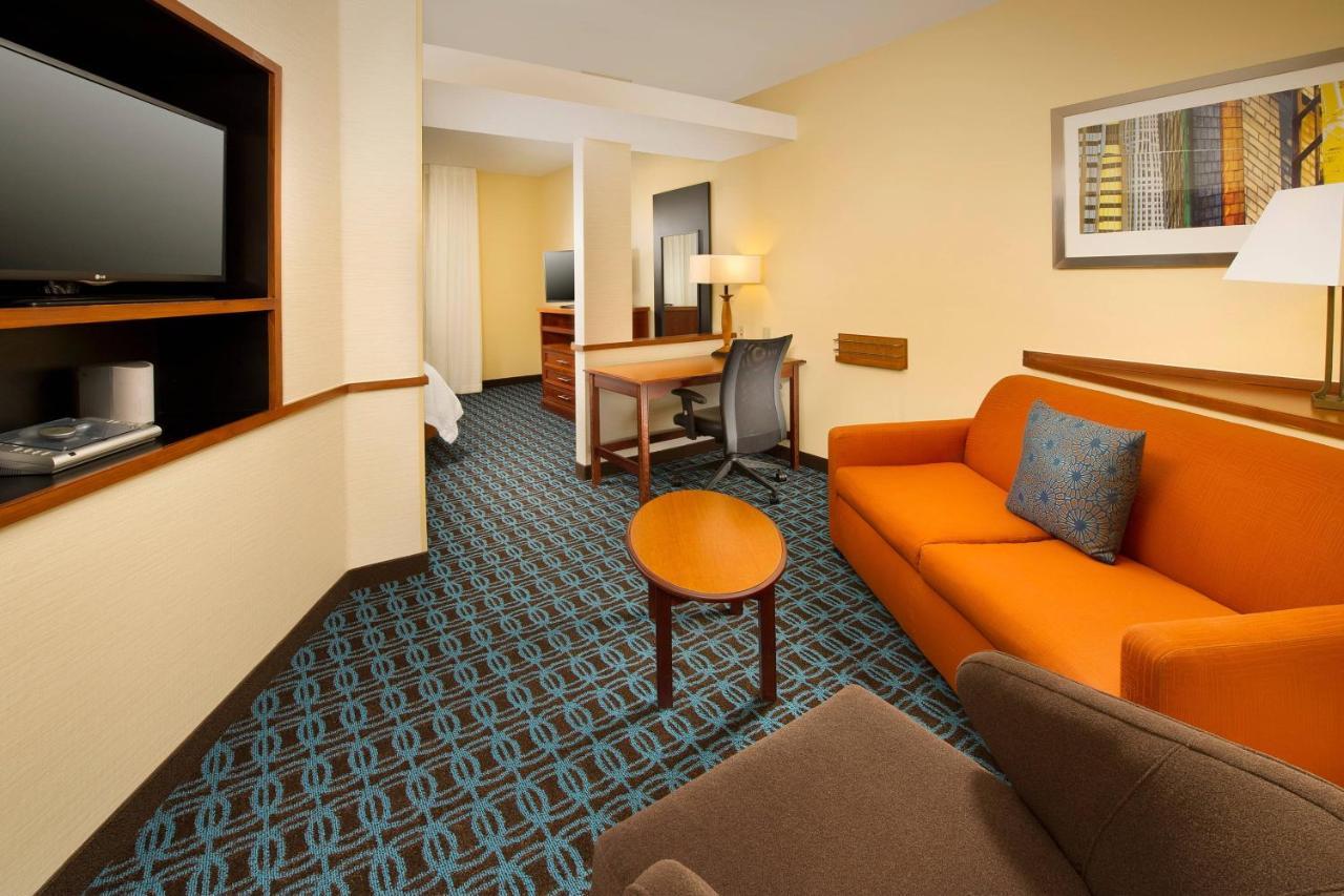 Fairfield Inn & Suites By Marriott Marshall Exterior photo