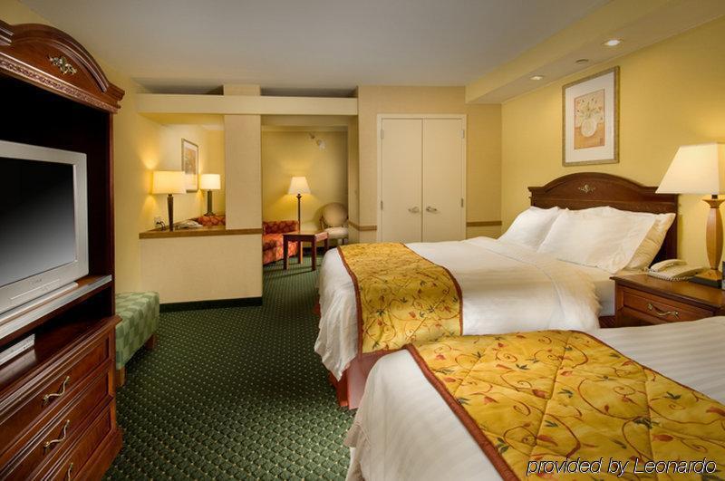 Fairfield Inn & Suites By Marriott Marshall Room photo
