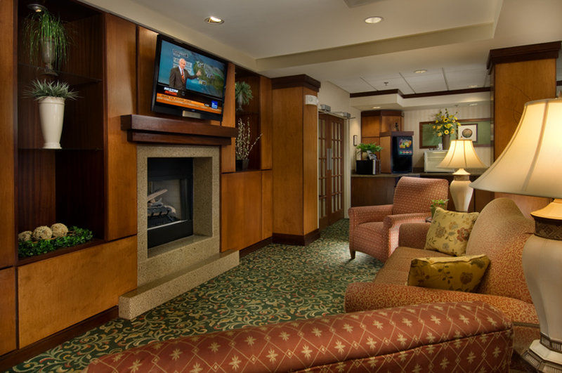 Fairfield Inn & Suites By Marriott Marshall Interior photo